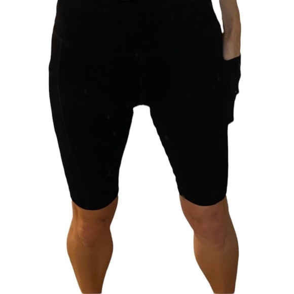 NWTFabletics Discontinued Compression, High-Waisted SculptKnit® Pocket Short NEW - Picture 3 of 13